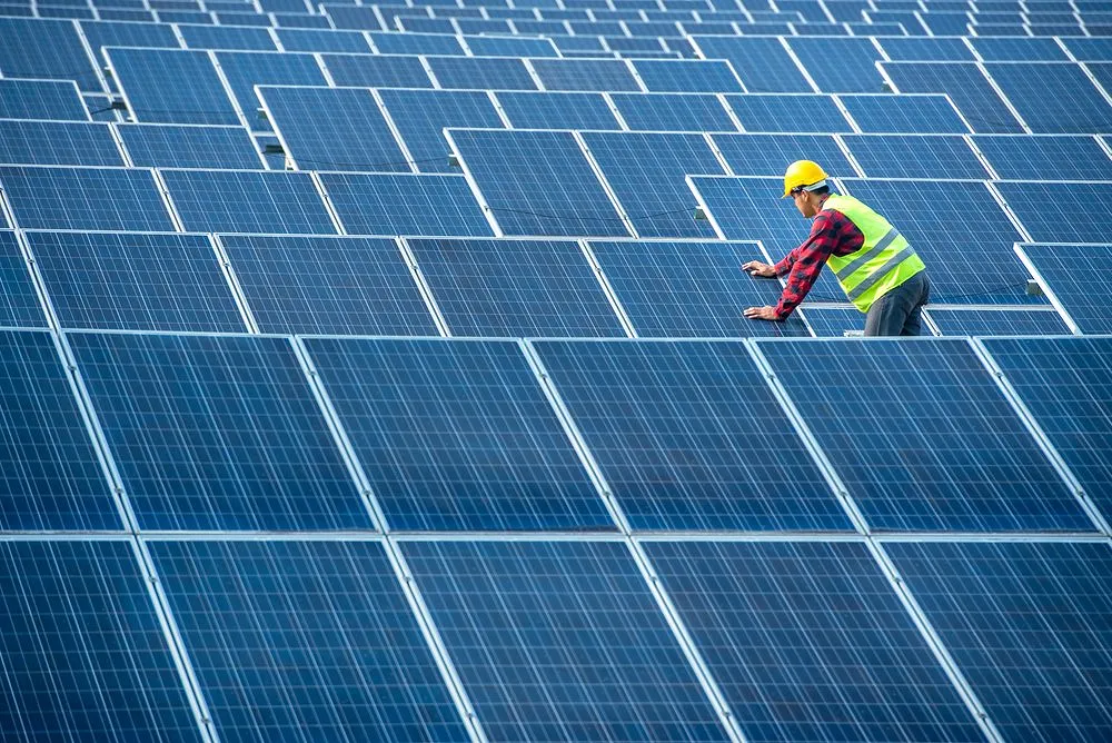 First contracts signed following tripling of funding for the deployment of renewable energy sources in industrial enterprises