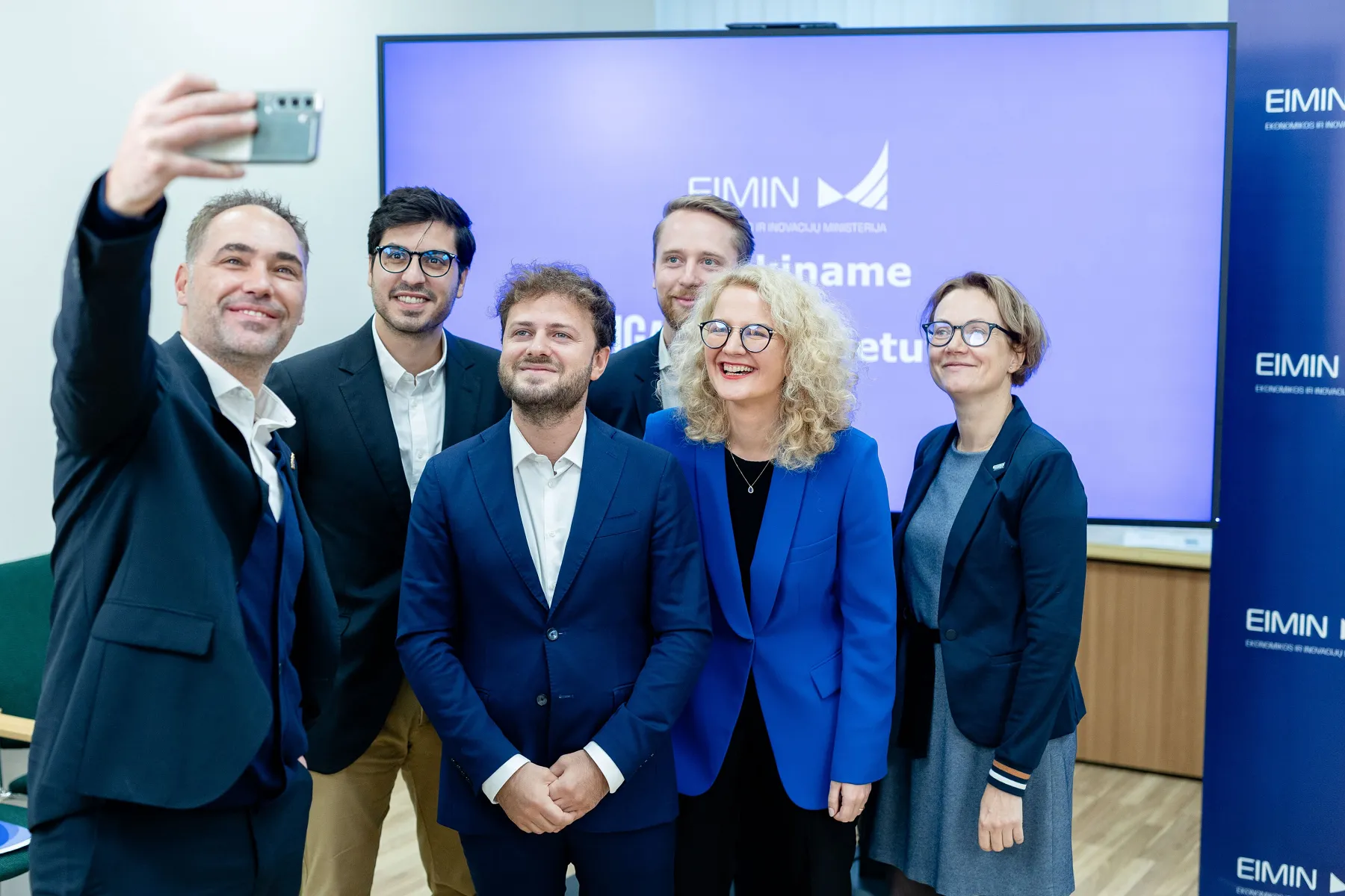 „Plug and Play“ pristatė savo programą Lietuvos startuolių bendruomenei