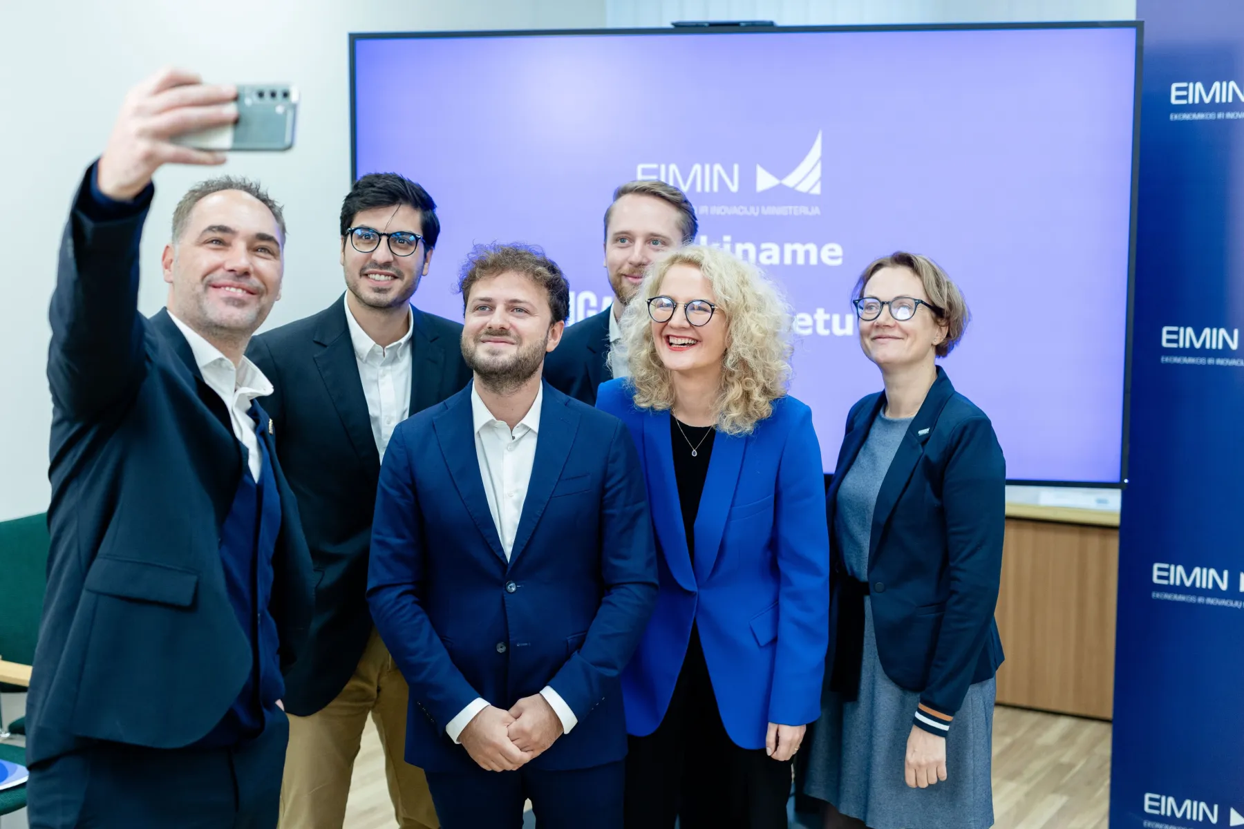 „Plug and Play“ pristatė savo programą Lietuvos startuolių bendruomenei