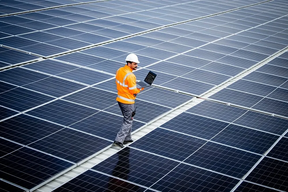 Business: “Investing in solar power plants saves up to 30 per cent of energy costs”