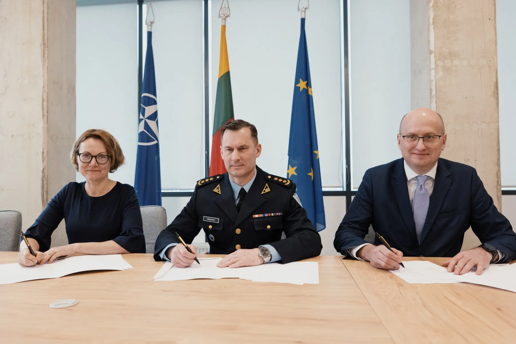 Pasirašytas trišalis memorandumas sustiprins gynybos inovacijų plėtrą