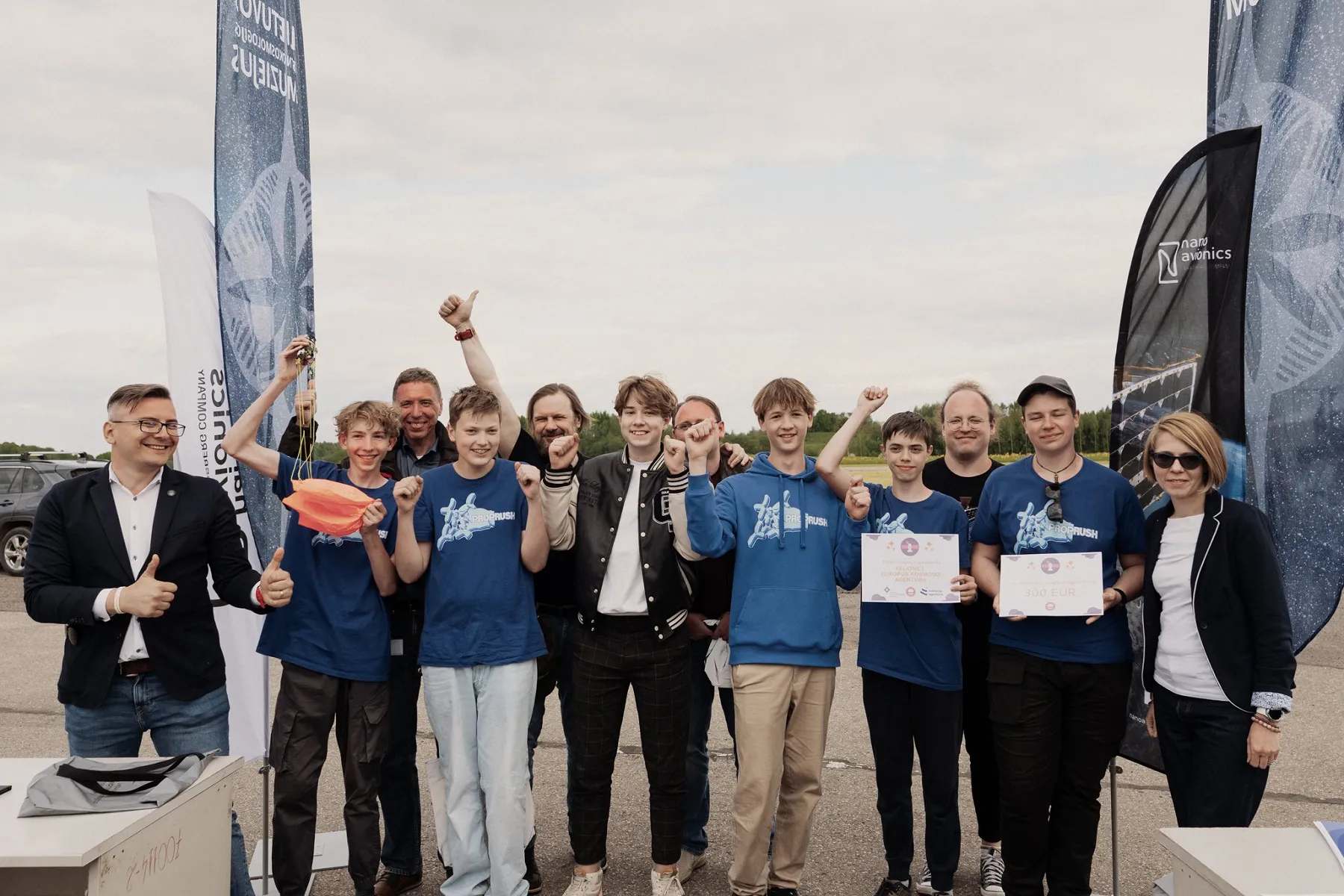 „CanSat“ konkurso finale geriausią palydovą sukonstravo KTU inžinerijos licėjaus komanda „SpaceDroneSat“